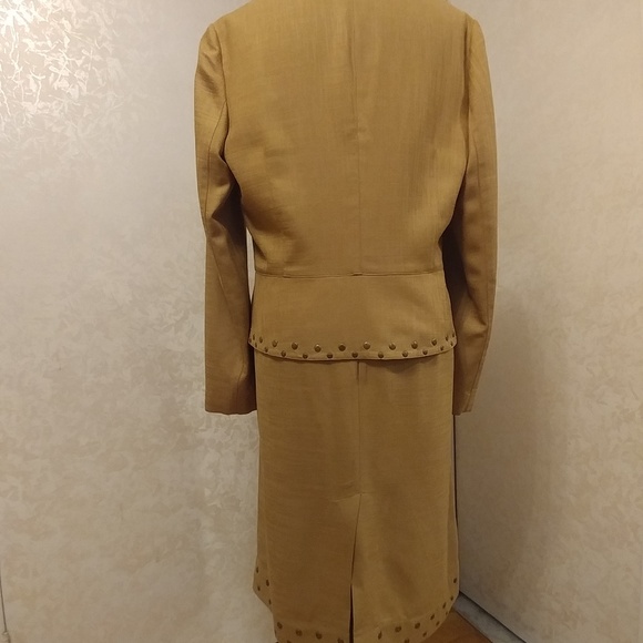 Blazer and skirt set trimmed with metal buttons - Picture 4 of 7